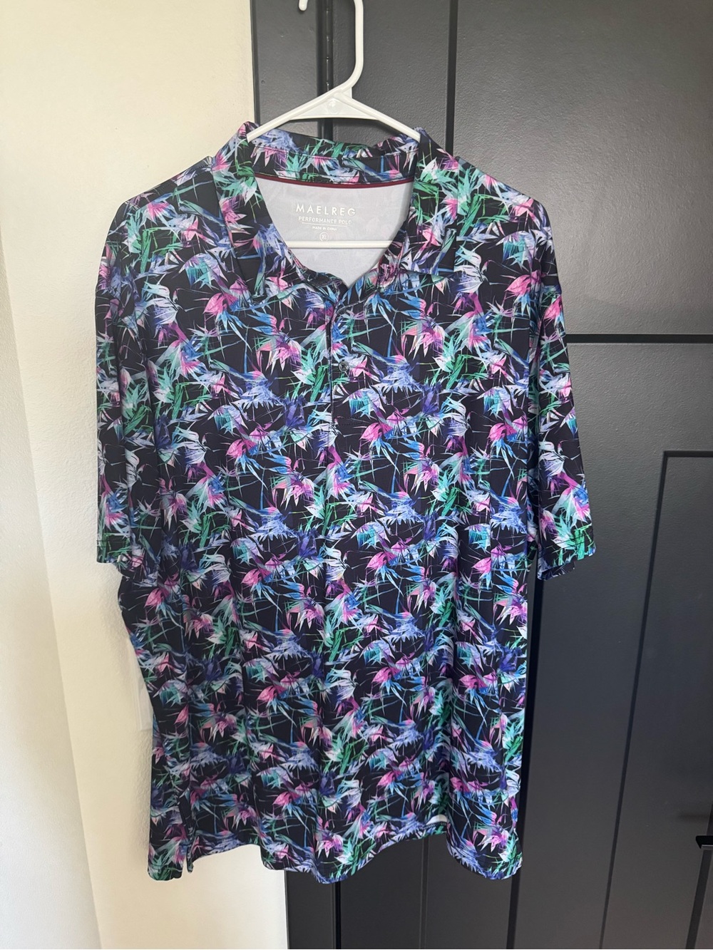 Men’s Black Tropical Print Polo Shirt - Multi-Color. Great golf shirt